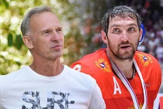 Ovečkin může za smrt tisíců lidí, tvrdí Dominik Hašek. Schytal to od českých fanoušků i Medveděva – eXtra.cz